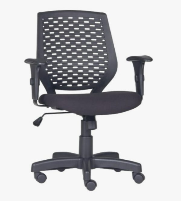 CADEIRA LISS DIRETOR COM ENCOSTO EM POLPROPILENO, BRAÇOS REGULÁVEIS E SISTEMA RELAX